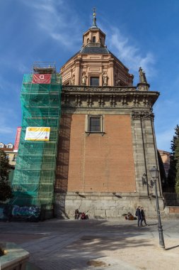MADRID, İspanya - 23 Ocak 2018: Madrid, İspanya 'daki Saint Andrew Kilisesi' nin muhteşem manzarası