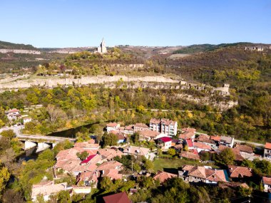 Bulgaristan 'ın Veliko Tarnovo kentinin şaşırtıcı Hava Günbatımı manzarası