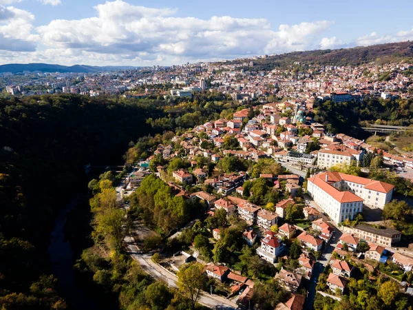 Bulgaristan 'ın Veliko Tarnovo kentinin şaşırtıcı Hava Günbatımı manzarası