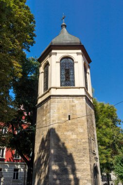 RUSE, BULGARIA - 15 AĞUSTOS 2021: Bulgaristan 'ın Ruse kentinin merkezindeki Kutsal Üçlemeci Ortodoks Kilisesi