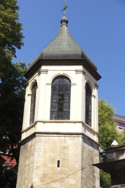 RUSE, BULGARIA - 15 AĞUSTOS 2021: Bulgaristan 'ın Ruse kentinin merkezindeki Kutsal Üçlemeci Ortodoks Kilisesi