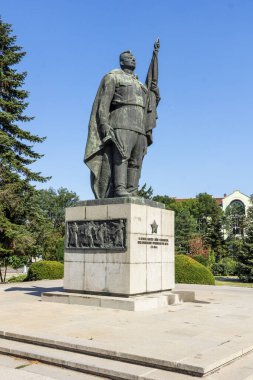 RUSE, BULGARIA - 15 AUGUSR 2021: Bulgaristan 'ın Ruse kentinde Alyosha olarak bilinen Sovyet Ordusu Anıtı