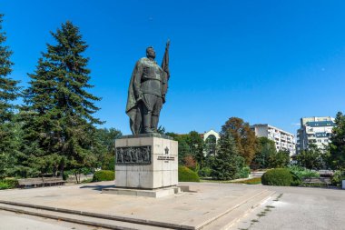 RUSE, BULGARIA - 15 AUGUSR 2021: Bulgaristan 'ın Ruse kentinde Alyosha olarak bilinen Sovyet Ordusu Anıtı