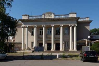 RUSE, BULGARIA -15 AĞUSTOS 2021: Bulgaristan 'ın Rusçuk kentinin merkezine Filarmoni Salonu İnşa