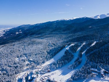 Bulgaristan 'ın Sofya Bölgesi' ndeki Borovets kayak merkezi yakınlarındaki Rila Dağı 'nın kış manzarası