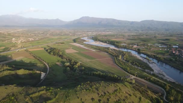 Vista Aérea Del Atardecer Del Río Struma Que Pasa Cerca — Vídeos de Stock