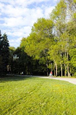 SOFYA, BULGARIA - 30 Nisan 2022: Bulgaristan 'ın Sofya kentindeki South Park' ın şaşırtıcı bahar manzarası