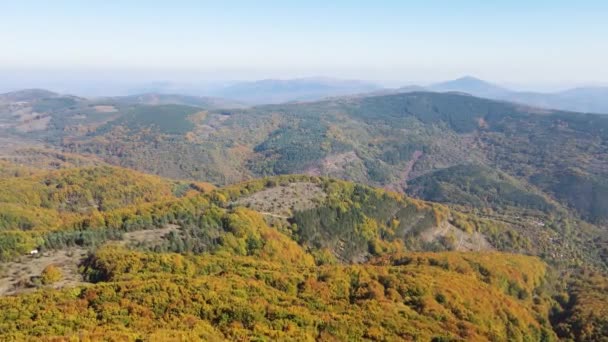 Erstaunliche Herbstlandschaft Des Erul Gebirges Der Nähe Des Golemi Gipfels — Stockvideo