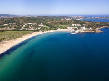 Bulgaristan 'ın Burgaz Bölgesi' ndeki Dyuni tatil beldesi yakınlarındaki The Driver Beach 'in (Alepu) hava manzarası