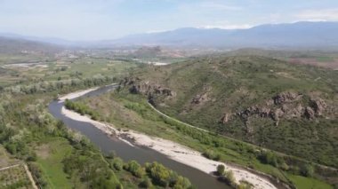 Bulgaristan 'ın Petrich vadisinden geçen Struma nehrinin hava manzarası