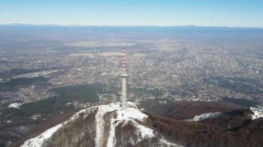 Bulgaristan 'ın Sofya Şehir Bölgesi Kopitoto bölgesindeki Vitosha Dağı' nın hava manzarası