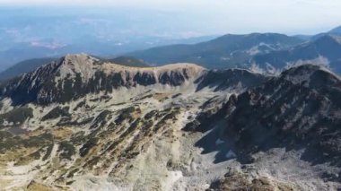 Bulgaristan 'ın Polezhan Tepesi yakınlarındaki Pirin Dağı' nın şaşırtıcı hava manzarası