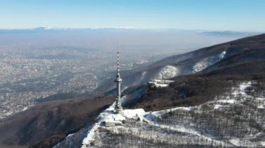 Bulgaristan 'ın Sofya Şehir Bölgesi Kopitoto bölgesindeki Vitosha Dağı' nın hava manzarası