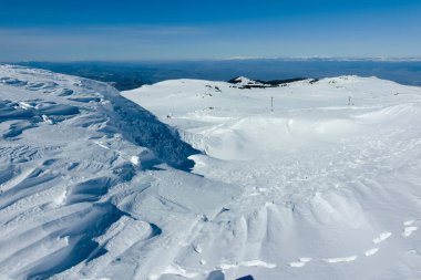 Bulgaristan 'ın Sofya kentinin Cherni Vrah zirvesi yakınlarındaki Vitosha Dağı' nın kış manzarası