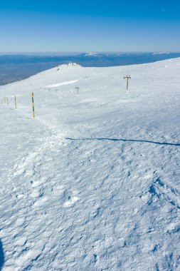 Bulgaristan 'ın Sofya kentinin Cherni Vrah zirvesi yakınlarındaki Vitosha Dağı' nın kış manzarası