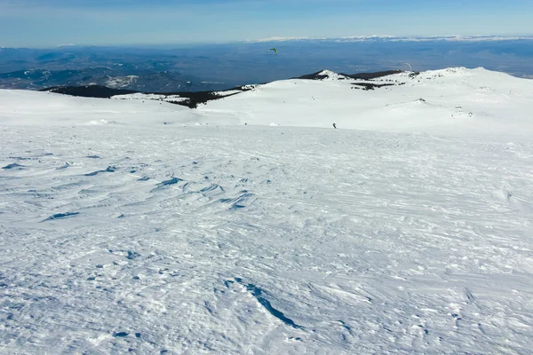 Bulgaristan 'ın Sofya kentinin Cherni Vrah zirvesi yakınlarındaki Vitosha Dağı' nın kış manzarası