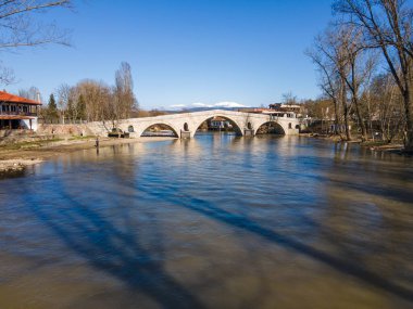 Bulgaristan 'ın Kyustendil ilinin Nevestino kentindeki Struma Nehri üzerindeki 15. yüzyıldan kalma taş bir köprü.