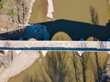 Bulgaristan 'ın Kyustendil ilinin Nevestino kentindeki Struma Nehri üzerindeki 15. yüzyıldan kalma taş bir köprü.