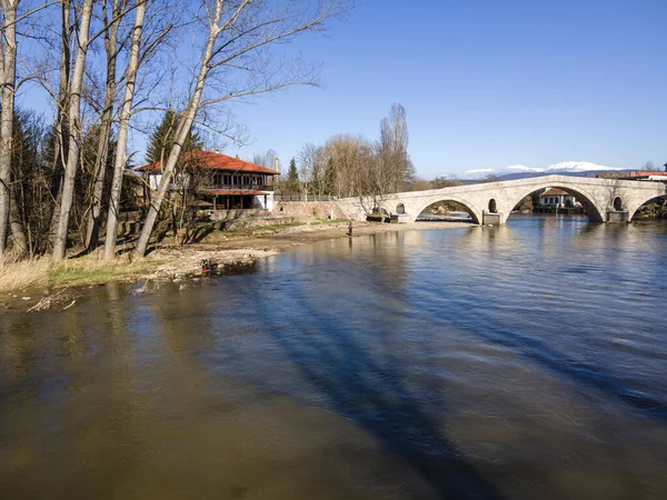 Bulgaristan 'ın Kyustendil ilinin Nevestino kentindeki Struma Nehri üzerindeki 15. yüzyıldan kalma taş bir köprü.