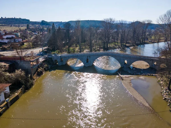 Bulgaristan 'ın Kyustendil ilinin Nevestino kentindeki Struma Nehri üzerindeki 15. yüzyıldan kalma taş bir köprü.