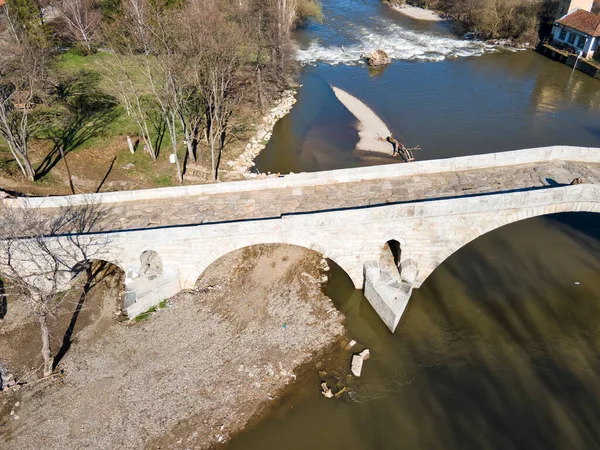 Bulgaristan 'ın Kyustendil ilinin Nevestino kentindeki Struma Nehri üzerindeki 15. yüzyıldan kalma taş bir köprü.
