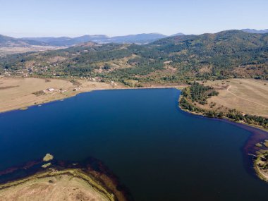 Bulgaristan 'ın Pernik Bölgesi, Yarlovtsi Barajı' nın hava manzarası