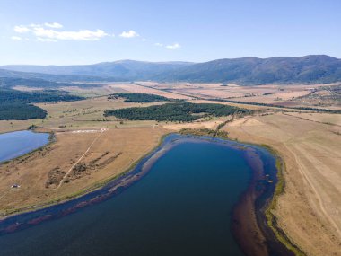 Bulgaristan 'ın Pernik Bölgesi, Yarlovtsi Barajı' nın hava manzarası