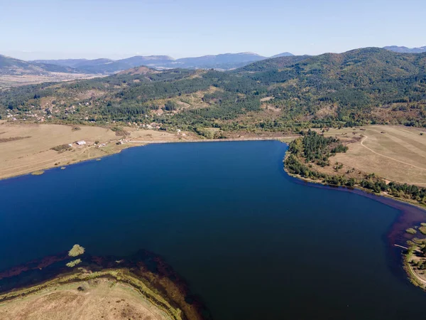 Bulgaristan 'ın Pernik Bölgesi, Yarlovtsi Barajı' nın hava manzarası