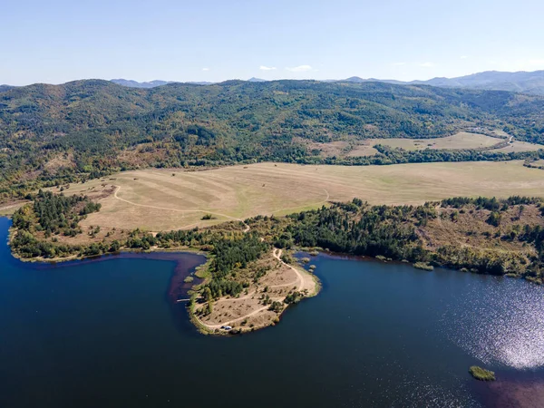 Bulgaristan 'ın Pernik Bölgesi, Yarlovtsi Barajı' nın hava manzarası