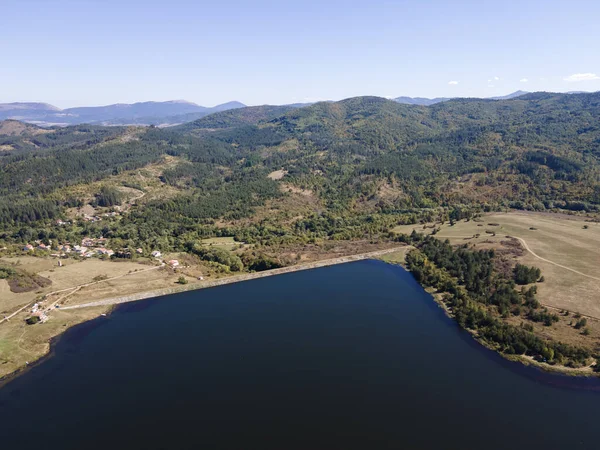 Bulgaristan 'ın Pernik Bölgesi, Yarlovtsi Barajı' nın hava manzarası