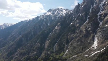 Kirilova Polyana (Cyril çayırı), Kyustendil bölgesi, Bulgaristan yakınlarındaki Rila Dağı 'nın havadan görüntüsü