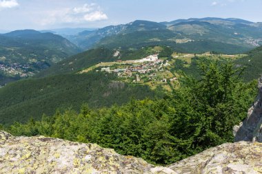 Belintash, Bulgaristan 'ın Rodop Dağları' ndaki tanrı Sabazios 'a adanmıştır.