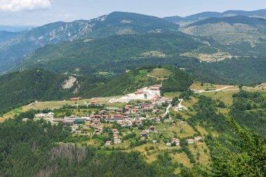 Belintash, Bulgaristan 'ın Rodop Dağları' ndaki tanrı Sabazios 'a adanmıştır.