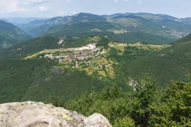 Belintash, Bulgaristan 'ın Rodop Dağları' ndaki tanrı Sabazios 'a adanmıştır.
