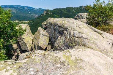 Belintash, Bulgaristan 'ın Rodop Dağları' ndaki tanrı Sabazios 'a adanmıştır.