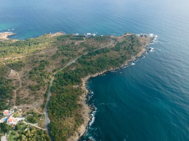 Bulgaristan 'ın Burgaz Bölgesi Agalina Burnu yakınlarındaki Karadeniz kıyılarının hava manzarası