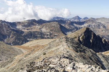 Bulgaristan 'ın Polezhan Tepesi yakınlarındaki Pirin Dağı' nın Şaşırtıcı Manzarası