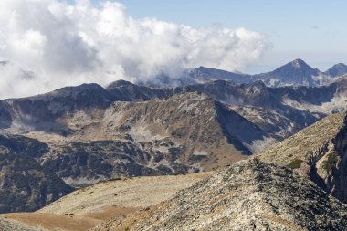 Bulgaristan 'ın Polezhan Tepesi yakınlarındaki Pirin Dağı' nın Şaşırtıcı Manzarası