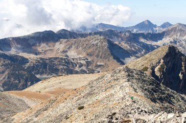Bulgaristan 'ın Polezhan Tepesi yakınlarındaki Pirin Dağı' nın Şaşırtıcı Manzarası