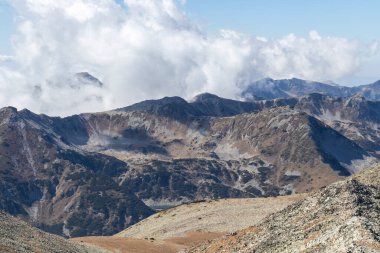 Bulgaristan 'ın Polezhan Tepesi yakınlarındaki Pirin Dağı' nın Şaşırtıcı Manzarası