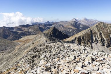 Bulgaristan 'ın Polezhan Tepesi yakınlarındaki Pirin Dağı' nın Şaşırtıcı Manzarası