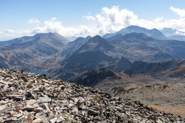 Bulgaristan 'ın Polezhan Tepesi yakınlarındaki Pirin Dağı' nın Şaşırtıcı Manzarası
