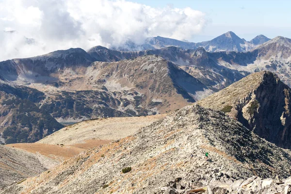 Bulgaristan 'ın Polezhan Tepesi yakınlarındaki Pirin Dağı' nın Şaşırtıcı Manzarası