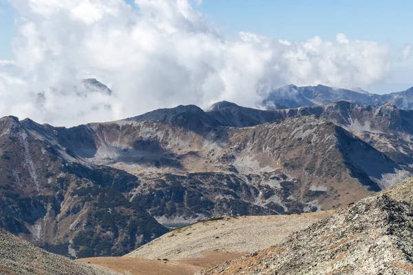 Bulgaristan 'ın Polezhan Tepesi yakınlarındaki Pirin Dağı' nın Şaşırtıcı Manzarası
