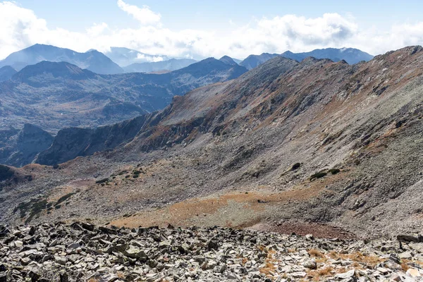 Bulgaristan 'ın Polezhan Tepesi yakınlarındaki Pirin Dağı' nın Şaşırtıcı Manzarası