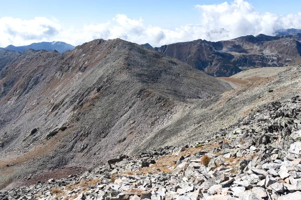 Bulgaristan 'ın Polezhan Tepesi yakınlarındaki Pirin Dağı' nın Şaşırtıcı Manzarası