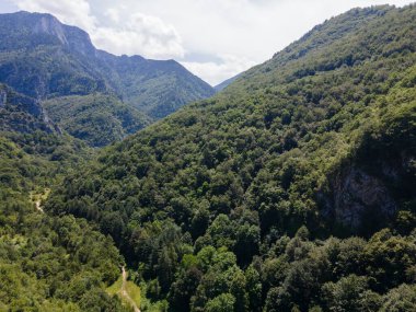 Bulgaristan 'ın Filibe Bölgesi' ndeki Kızıl Duvar zirvesi yakınlarındaki Rodop Dağları 'nın şaşırtıcı hava manzarası