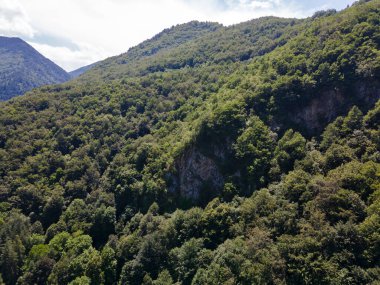 Bulgaristan 'ın Filibe Bölgesi' ndeki Kızıl Duvar zirvesi yakınlarındaki Rodop Dağları 'nın şaşırtıcı hava manzarası