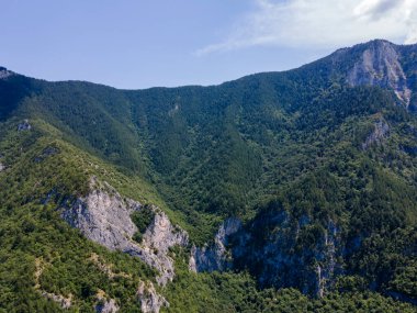 Bulgaristan 'ın Filibe Bölgesi' ndeki Kızıl Duvar zirvesi yakınlarındaki Rodop Dağları 'nın şaşırtıcı hava manzarası