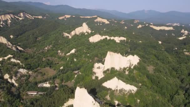 Vista Sul Tramonto Aereo Delle Piramidi Sabbia Rozhen Regione Blagoevgrad — Video Stock